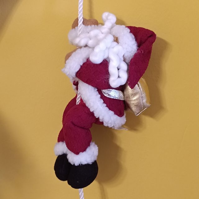 Papá Noeles trepadores por cuerda