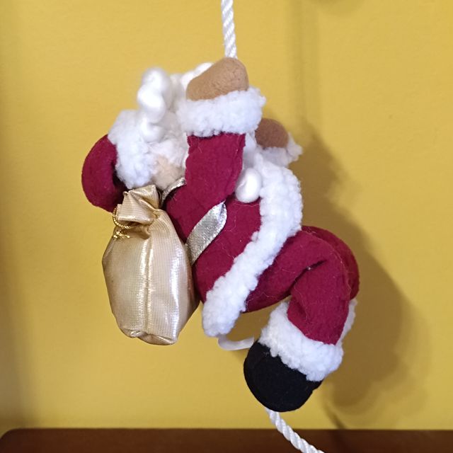 Papá Noeles trepadores por cuerda