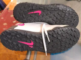 Botas Futbol Sala Nike Phantom GT niño/a.