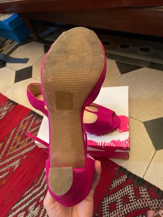 Zapatos de tacón rosa fucsia