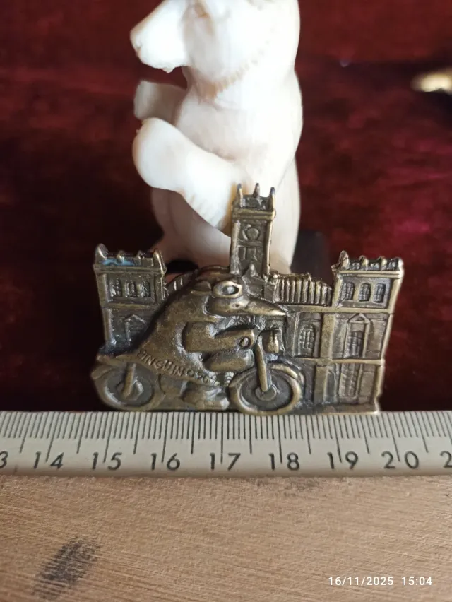 Pin Antiguo Pingüinos 2009