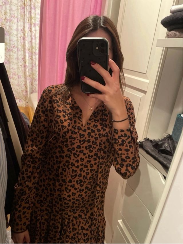 Mini abito animalier con balza e fiocco