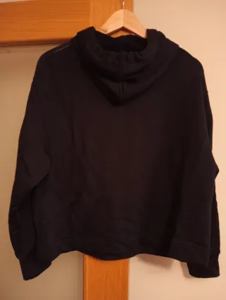 Sudadera Oysho negra con lentejuelas