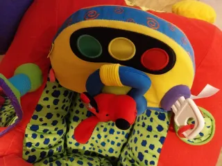 Coche peluche de bebé interactivo K's Kids ,con pi