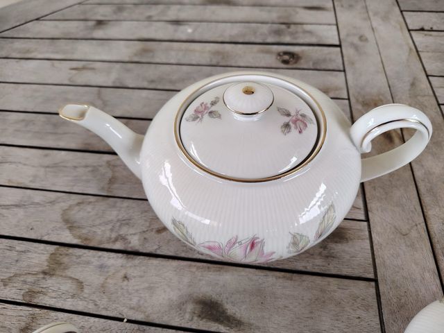 Trio servizio da tè in porcellana