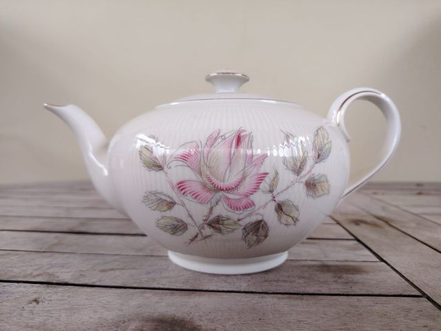 Trio servizio da tè in porcellana