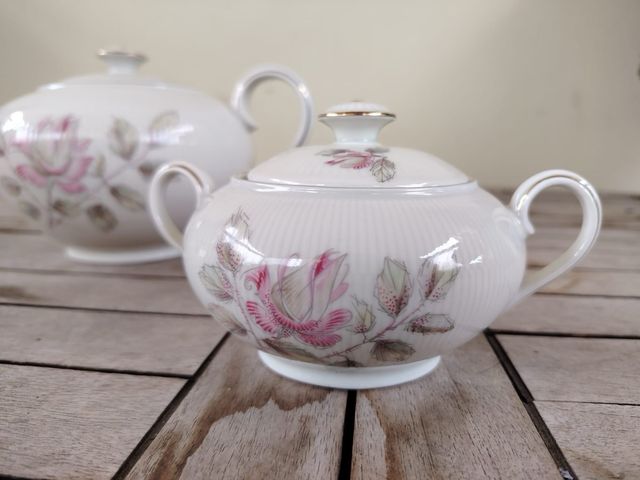 Trio servizio da tè in porcellana