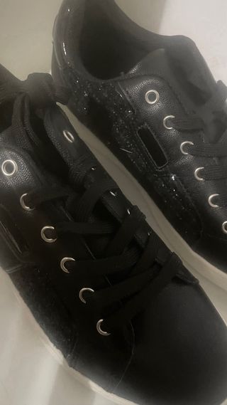 Zapatos negros de moda