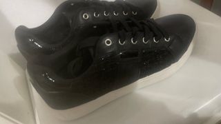 Zapatos negros de moda