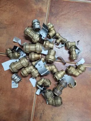 Lote de accesorios de fontanería de latón