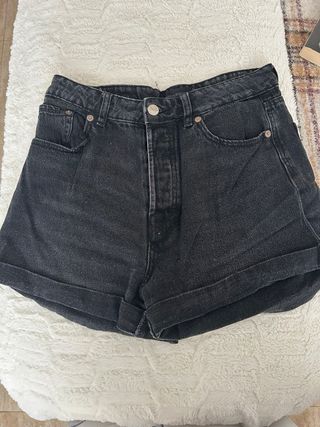 Shorts vaqueros negros Stradivarius