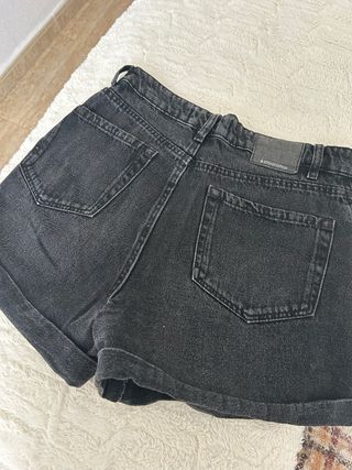 Shorts vaqueros negros Stradivarius