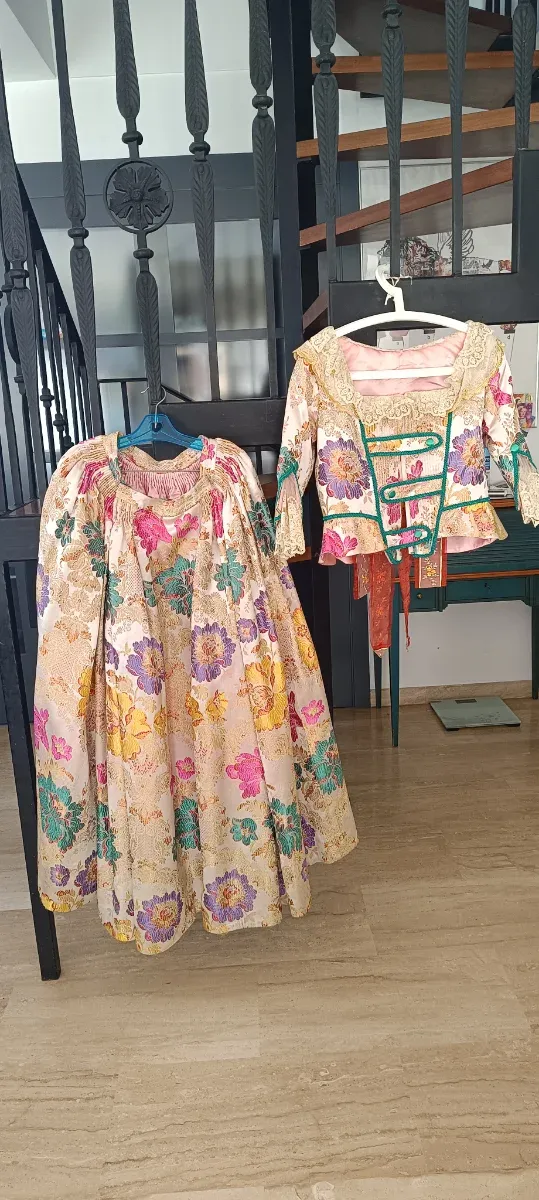 Traje de Fallera Blanco nacar destellos rosa