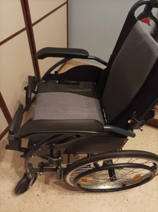 Silla de ruedas nueva sin usar