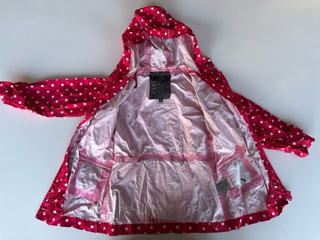 Chaqueta impermeable roja con lunares – niña
