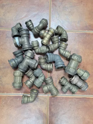 Lote de accesorios de fontanería