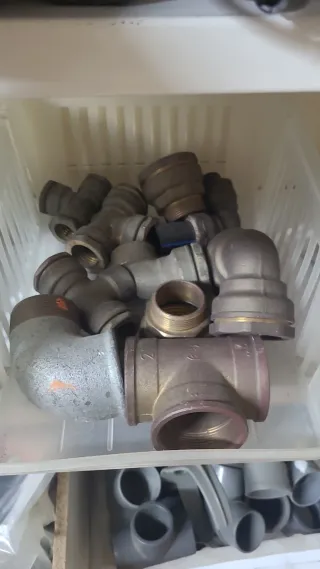 Lote de accesorios de fontanería