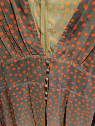 Vestido gasa morado topos rojos