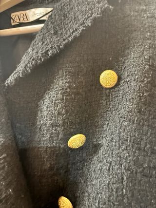 Zara Chaqueta Tweed Negra Botones Dorados