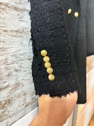 Zara Chaqueta Tweed Negra Botones Dorados