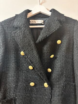 Zara Chaqueta Tweed Negra Botones Dorados