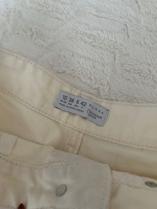 Vaqueros cortos crema rotos