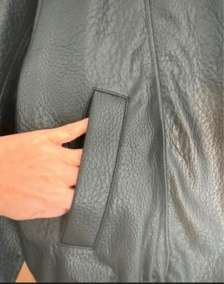 Cazadora efecto piel Zara Talla XL