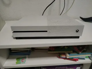 Xbox One S con 3 juegos, mando y volante