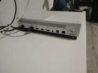 Xbox One S con 3 juegos, mando y volante