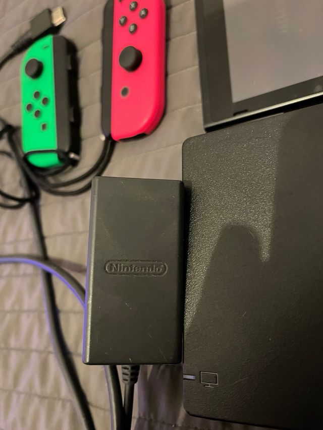 Nintendo Switch + Gioco Pokemon Scudo