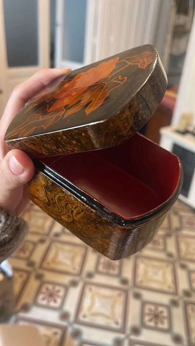 Joyero chino negro con flores