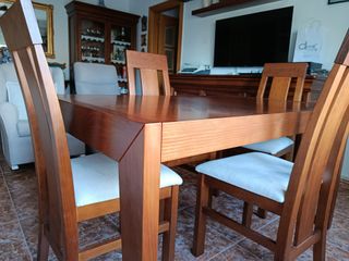 Mesa de comedor con 4 sillas