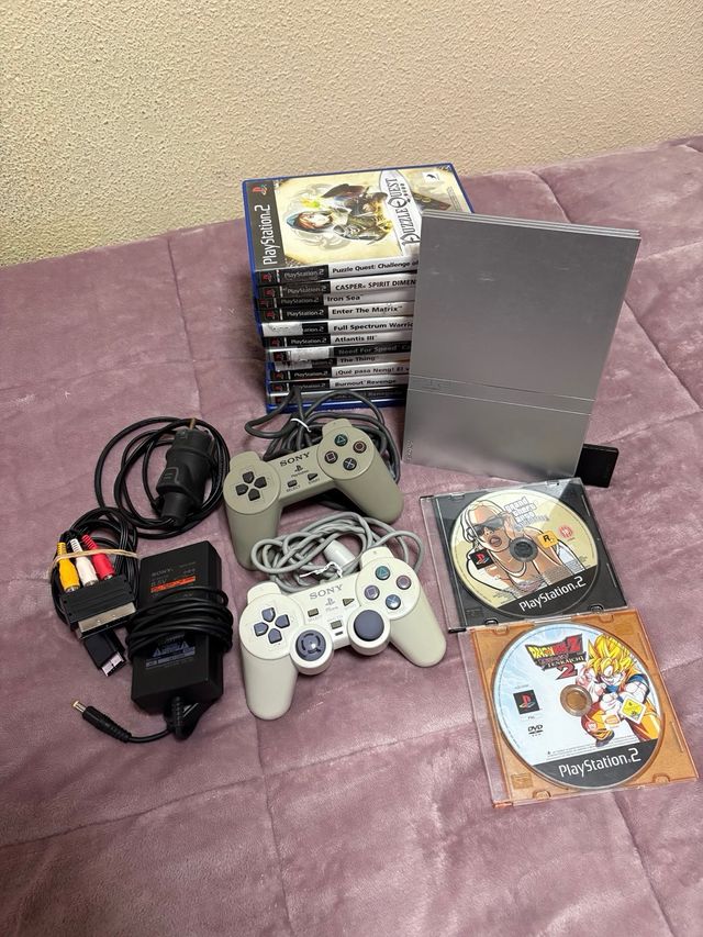 Consola PS2 Slim Plateada + 14 Juegos + 2 mandos.