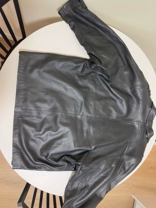 Chaqueta de cuero negra