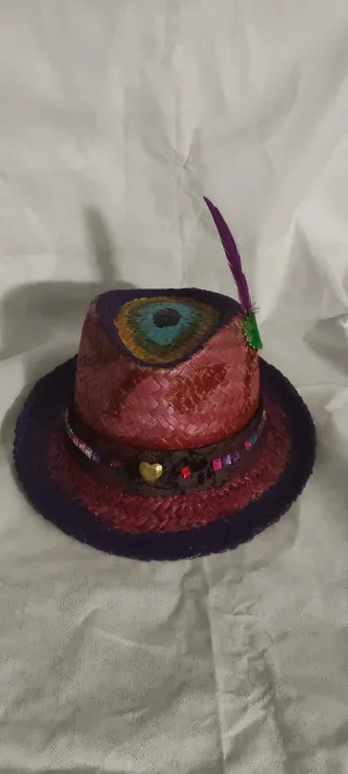 Sombrero decorado.