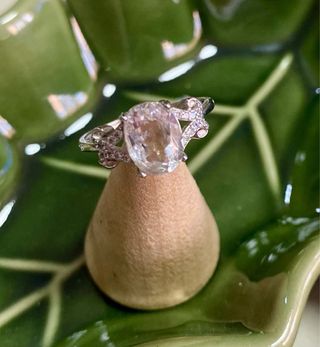 Anillo Zamak y Cuarzo Blanco Natural .Ajustable