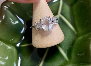 Anillo Zamak y Cuarzo Blanco Natural .Ajustable