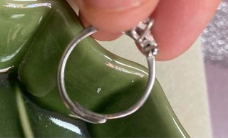 Anillo Zamak y Cuarzo Blanco Natural .Ajustable