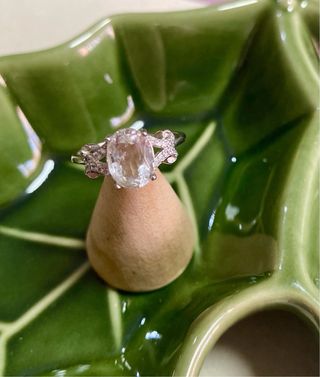 Anillo Zamak y Cuarzo Blanco Natural .Ajustable