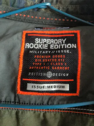 Camisa Superdry Talla M Camuflaje Talla amplia.