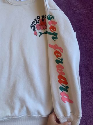 Sudadera multicolor con estampado