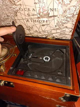 Baúl de madera con cerradura