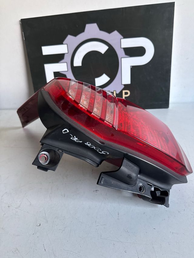 Piloto trasero derecho peugeot 5008 96726666680