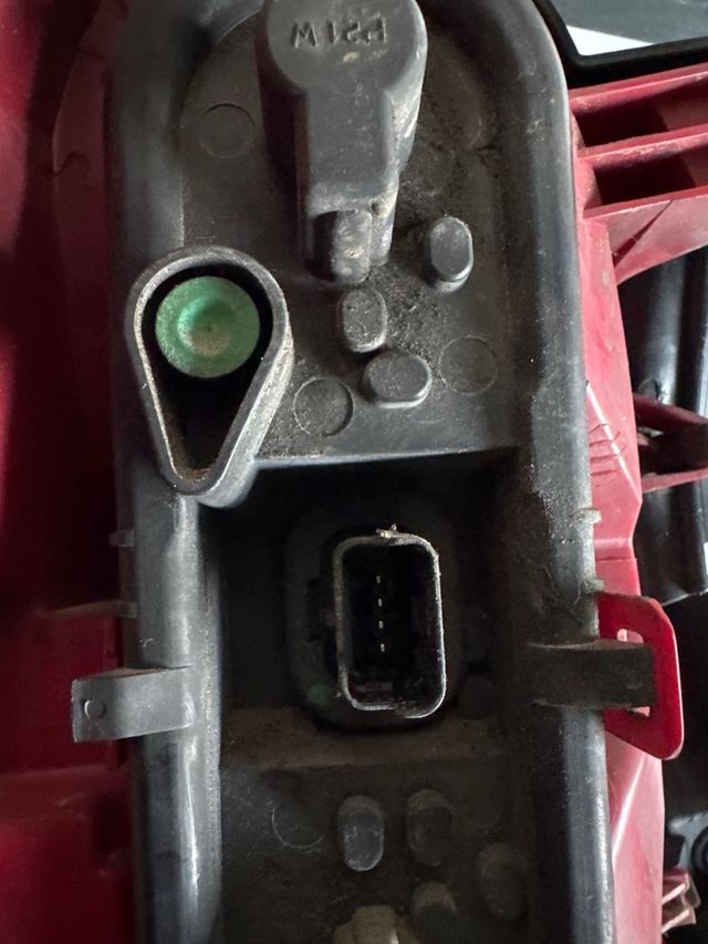 Piloto trasero derecho peugeot 5008 96726666680