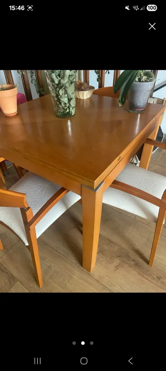 Mesa de comedor de madera