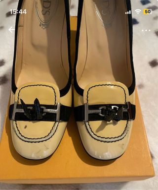 Zapatos de tacón Tod's amarillos y negros