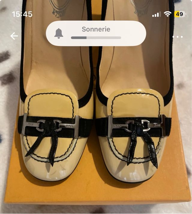 Zapatos de tacón Tod's amarillos y negros