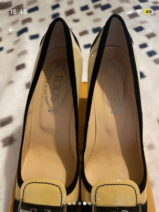 Zapatos de tacón Tod's amarillos y negros