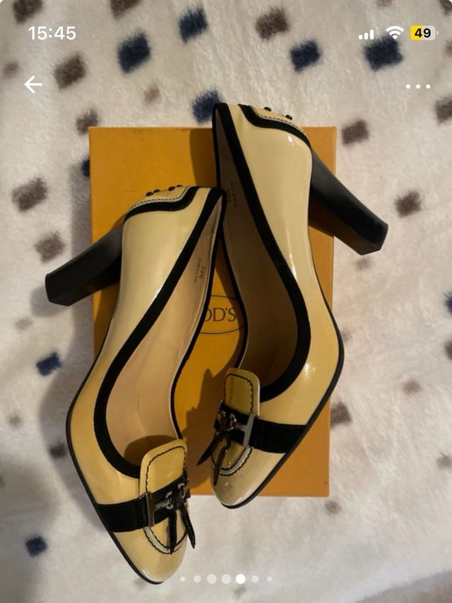 Zapatos de tacón Tod's amarillos y negros