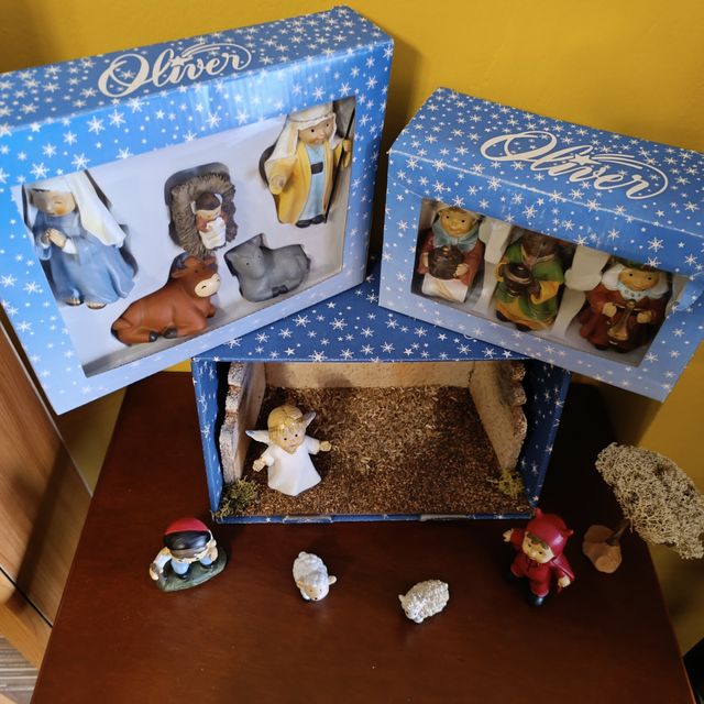 Figuras de Pesebre marca Oliver. Estilo Naif